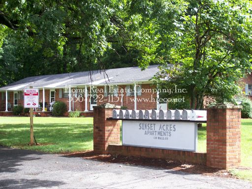 Sunset Acres Apartments | 135 E. Wall Street Apt #4
