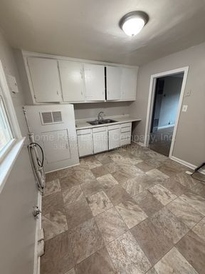 1447 Clark Avenue Apt A – photo 1