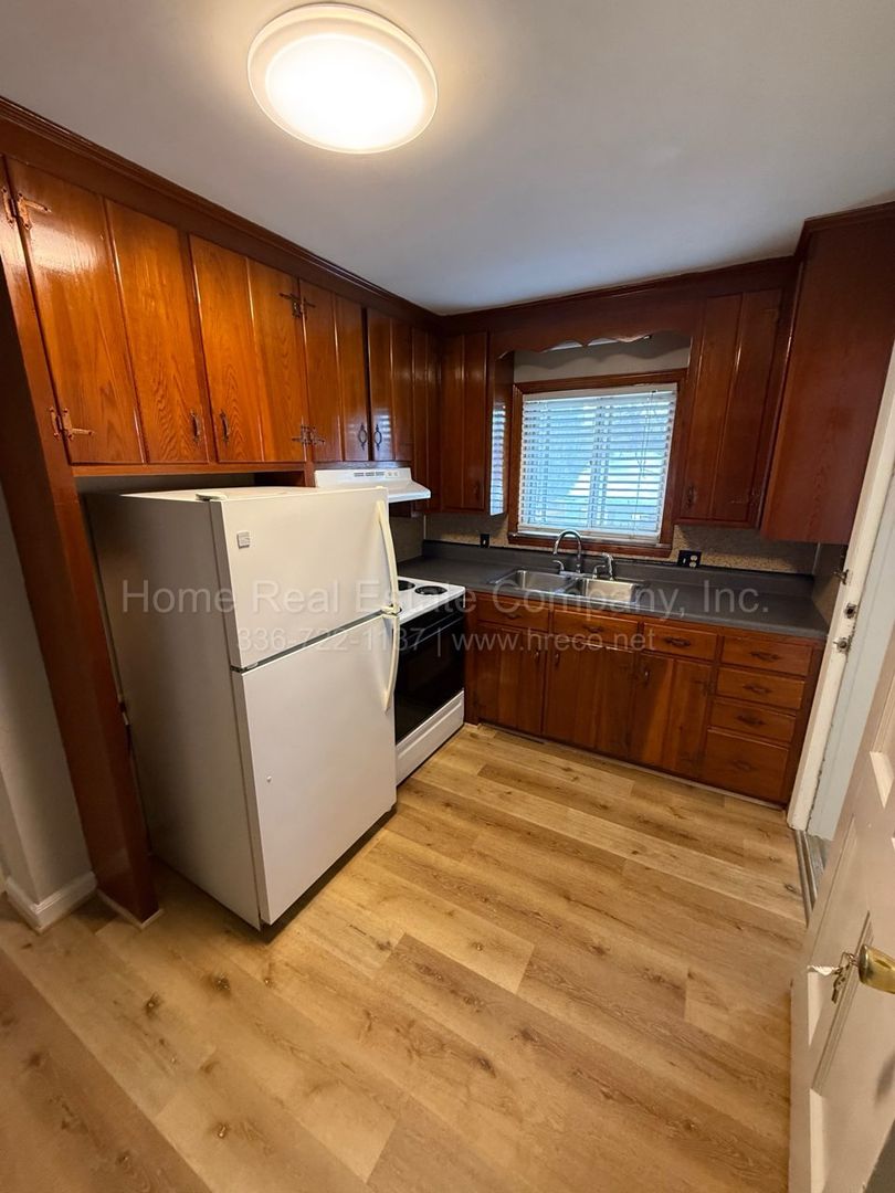 Winston-Salem Apartment: 2425 Queen Street Apt #9