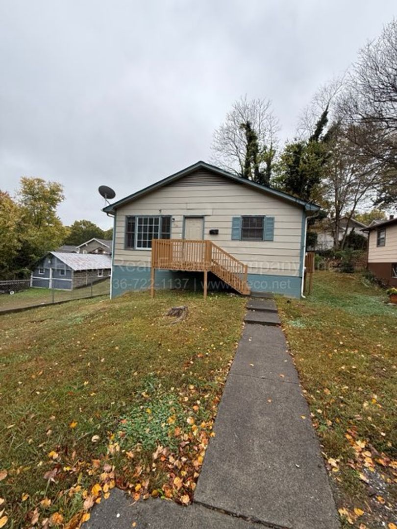 Winston-Salem House: 730 Laurel Street