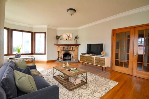 Beautifully Restored, Historic 3 BR + Bonus Room | 1 BA home in the Parkside/Sunset District – photo 1