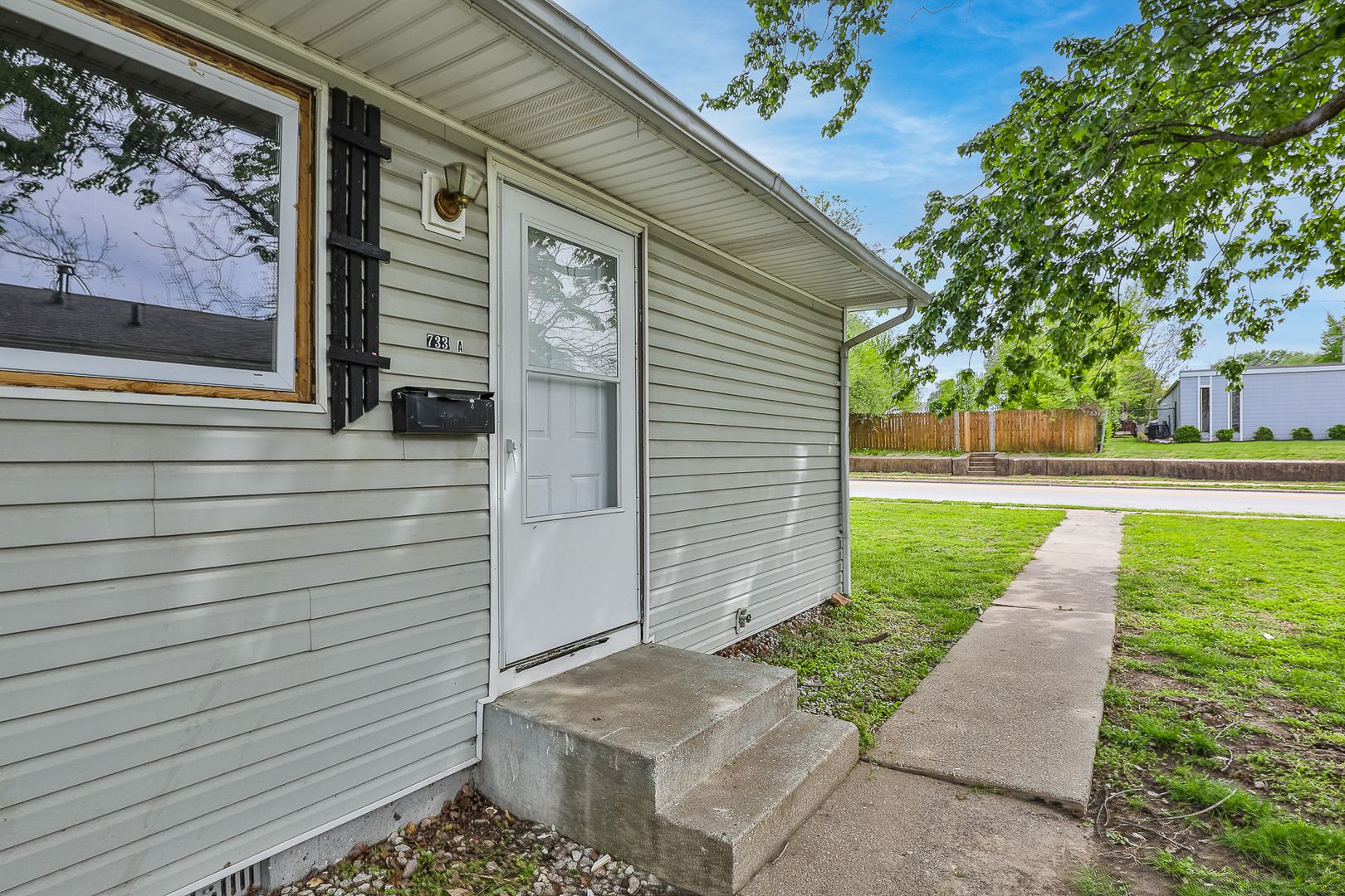 Springfield Townhome: 741 W College St