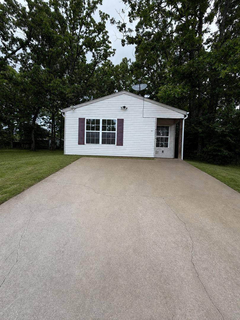 Merriam Woods House: 4031 White Oak Road