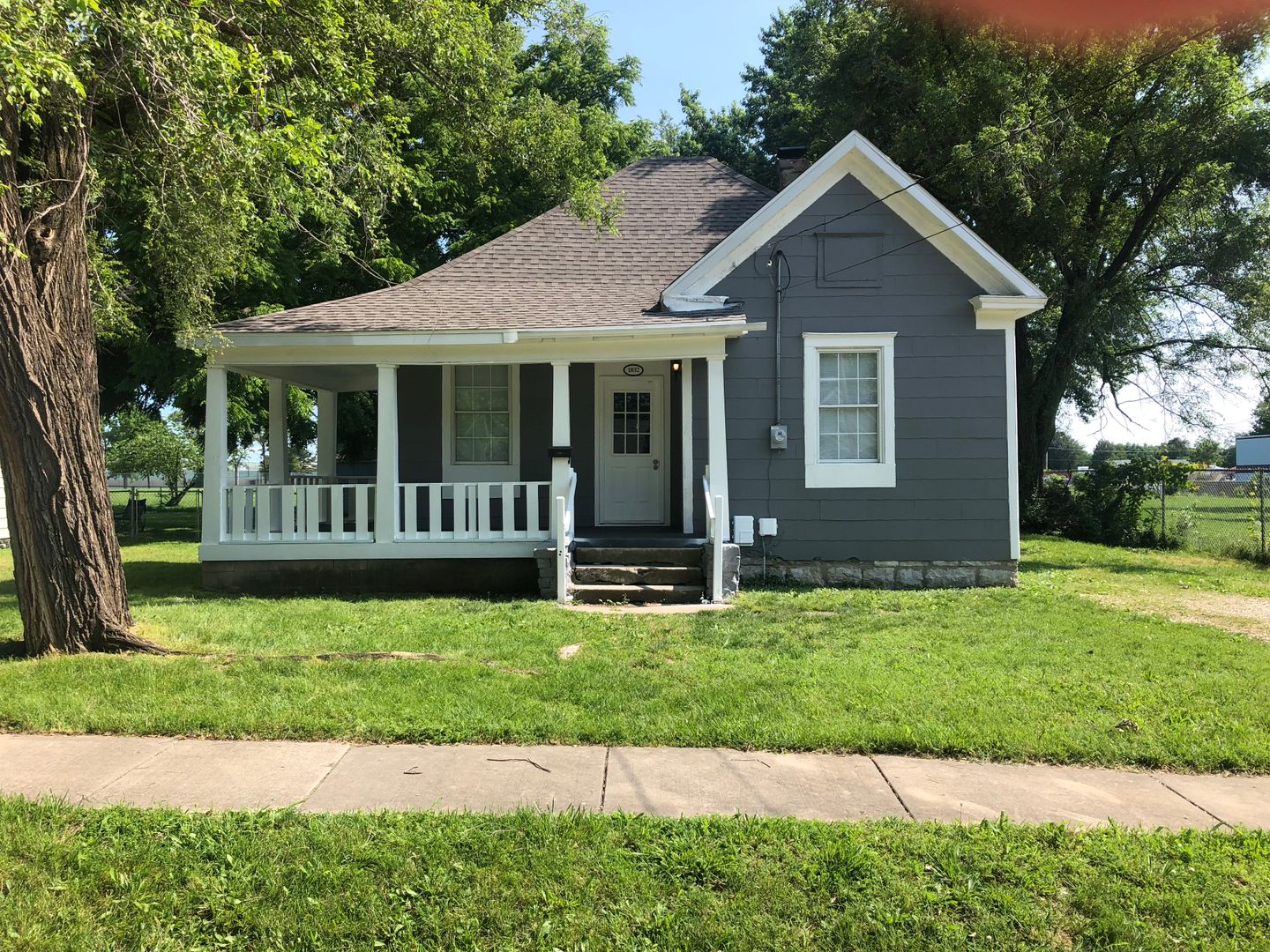 SPRINGFIELD House: 1832 W CHESTNUT ST