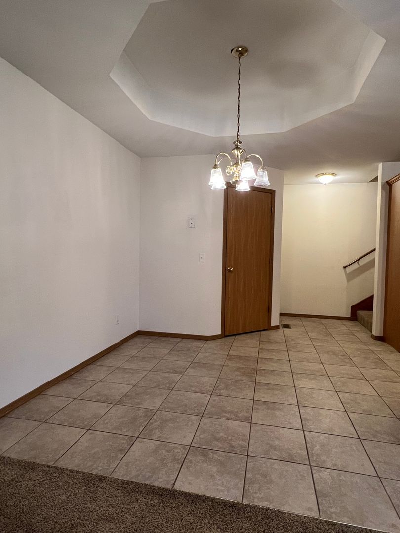 Nixa House: 1267 S Pinhook Dr
