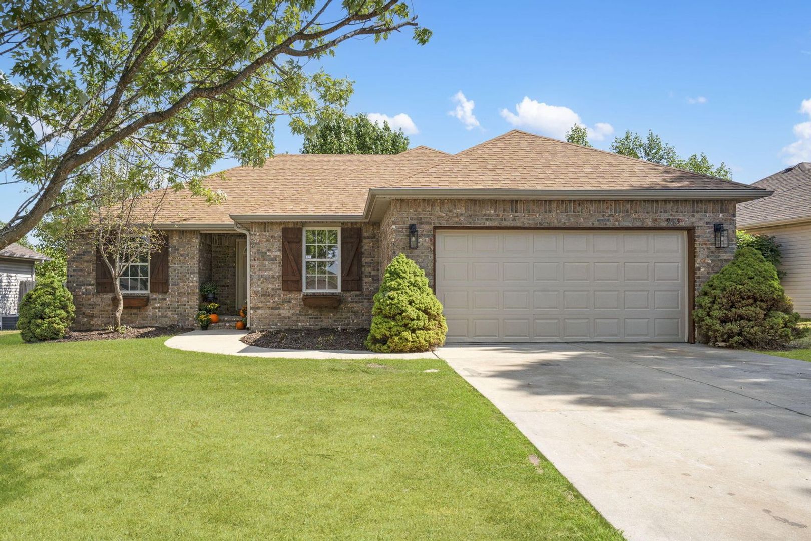 Nixa House: 985 W. Pembrook Ave