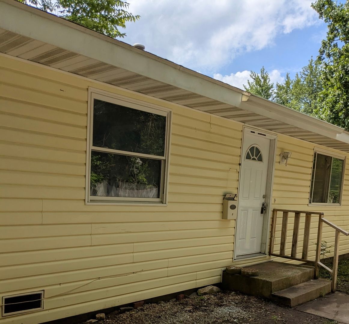 SPRINGFIELD House: 1406 CALHOUN UNIT B