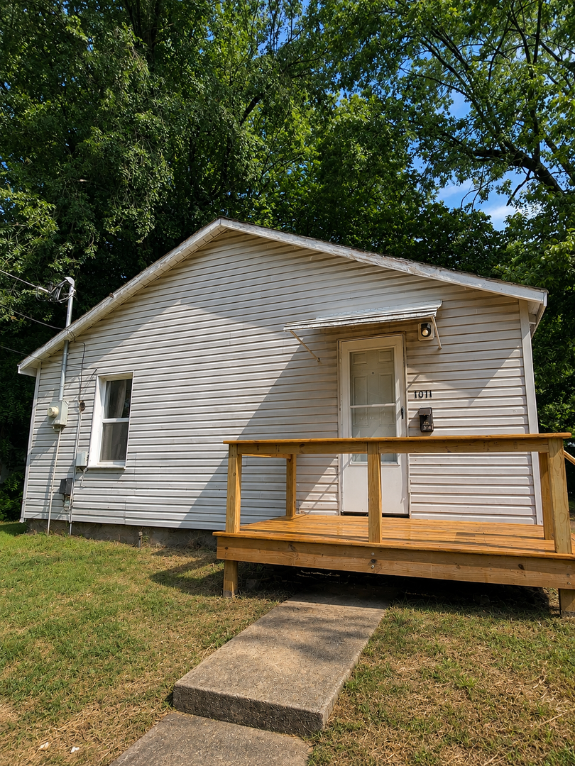 Springfield House: 1011 W ELM ARCADE