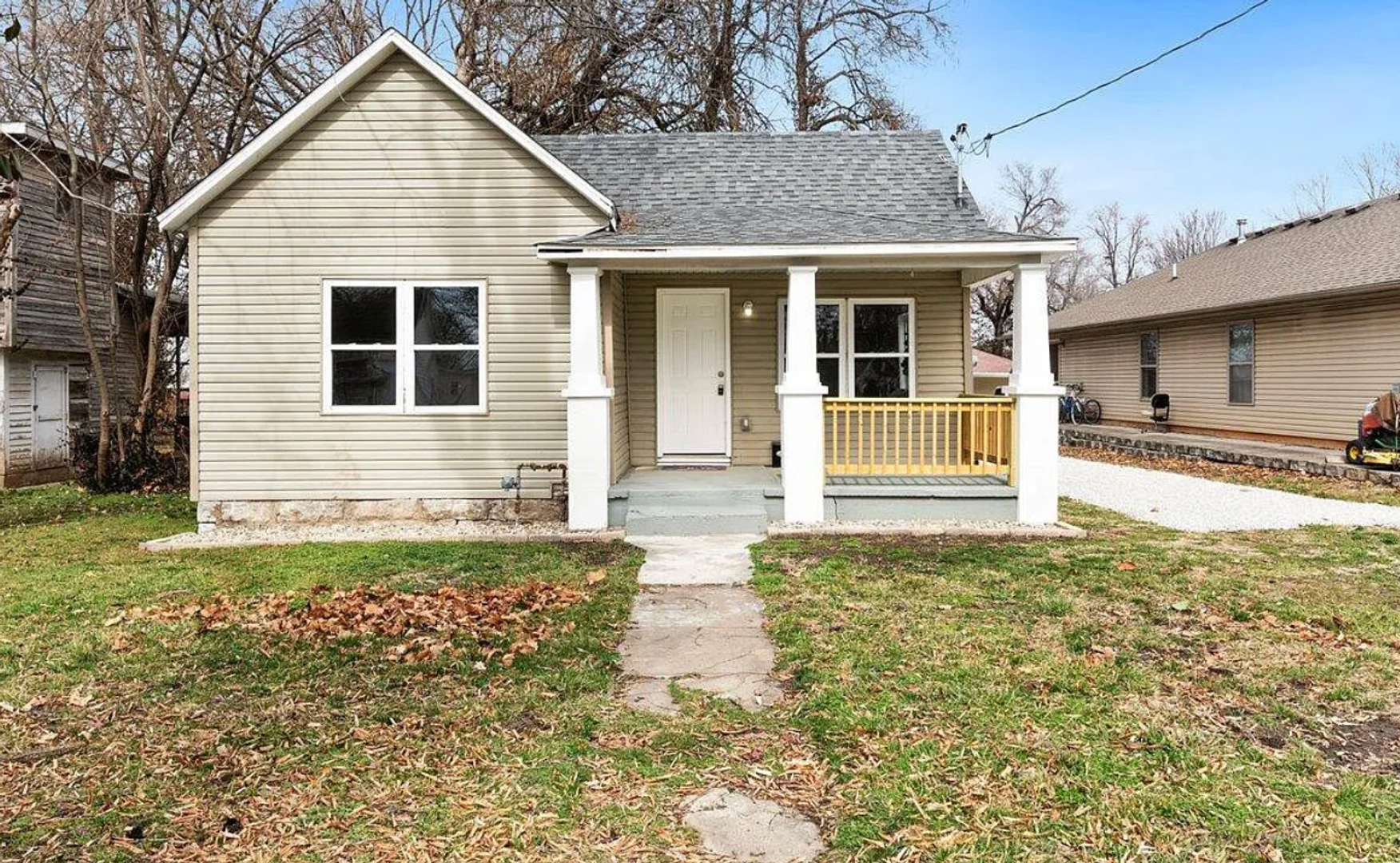 Springfield House: 727 E Dale St