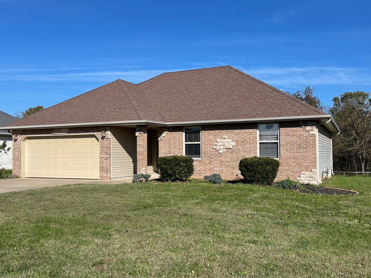 Willard House: 217 W Eagle Ln