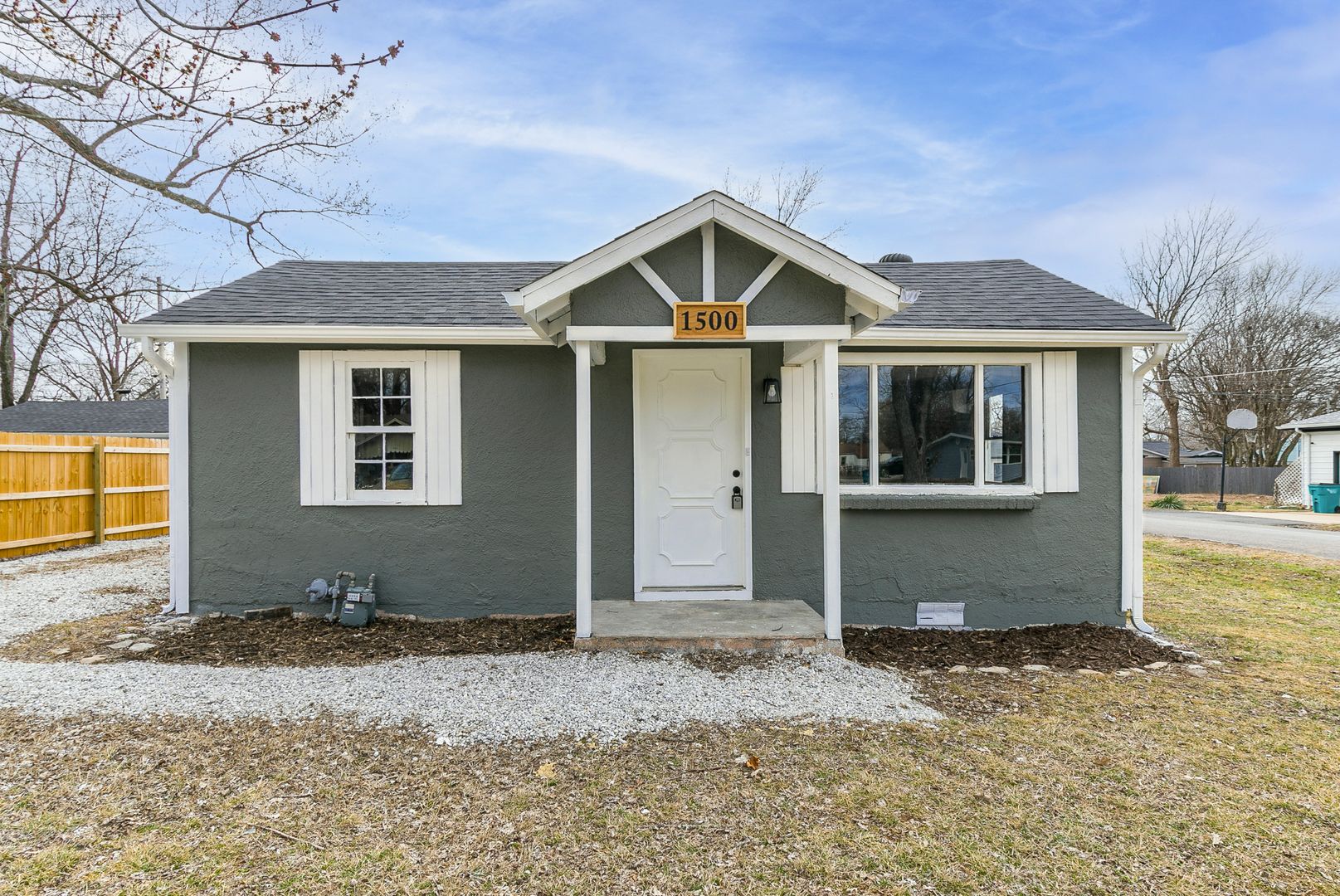 Springfield House: 1500 E Lindberg St