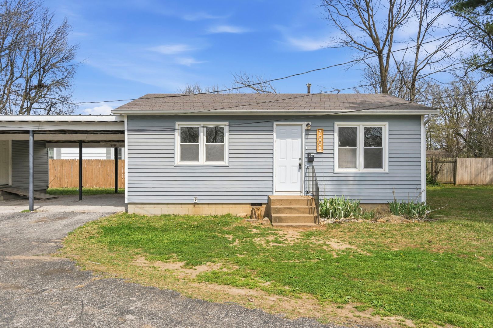 Springfield House: 700 1/2 S West Ave