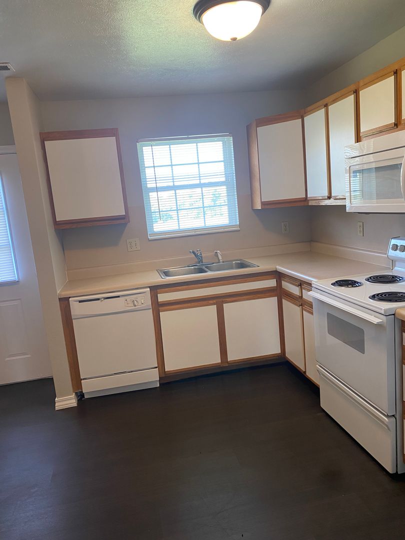 Ozark Apartment: Petrus Circle