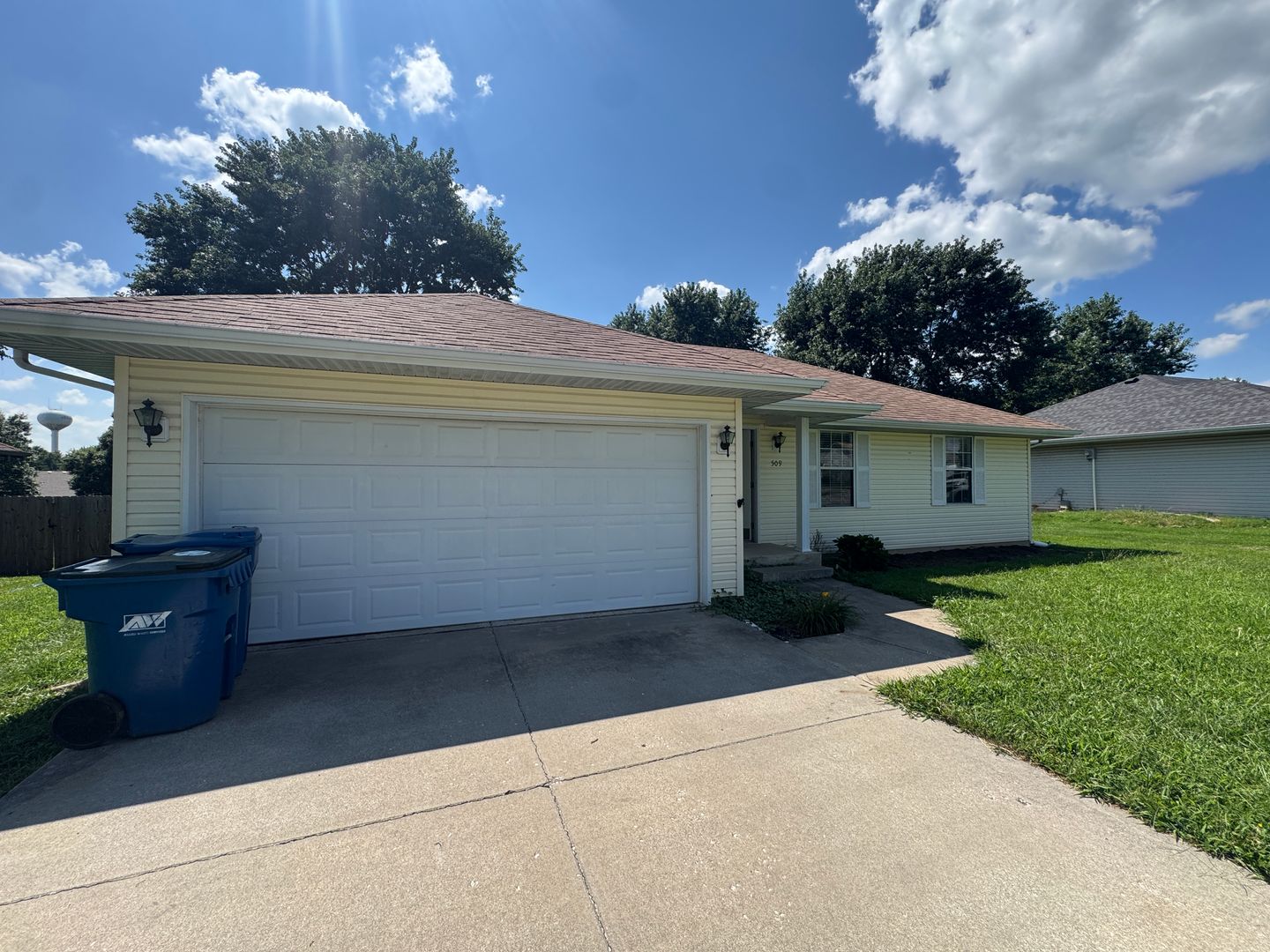 Strafford House: 509 S Whippoorwill Drive