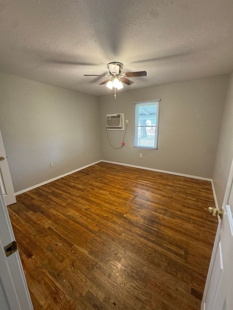 Buffalo Apartment: S Walnut St