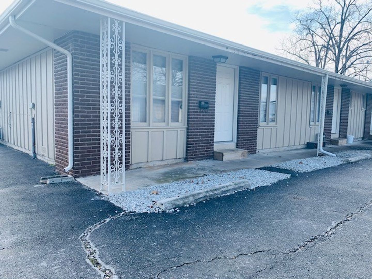 Springfield Apartment: 928 Crutcher Ave