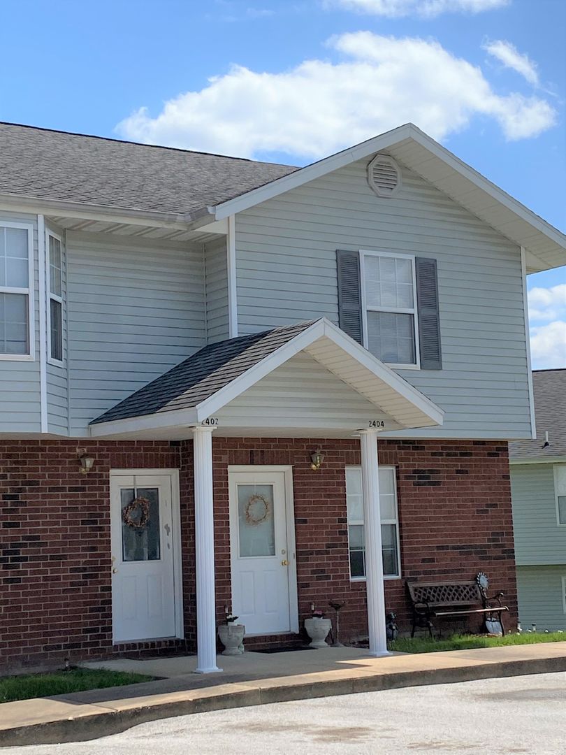 Ozark Apartment: Petrus Circle