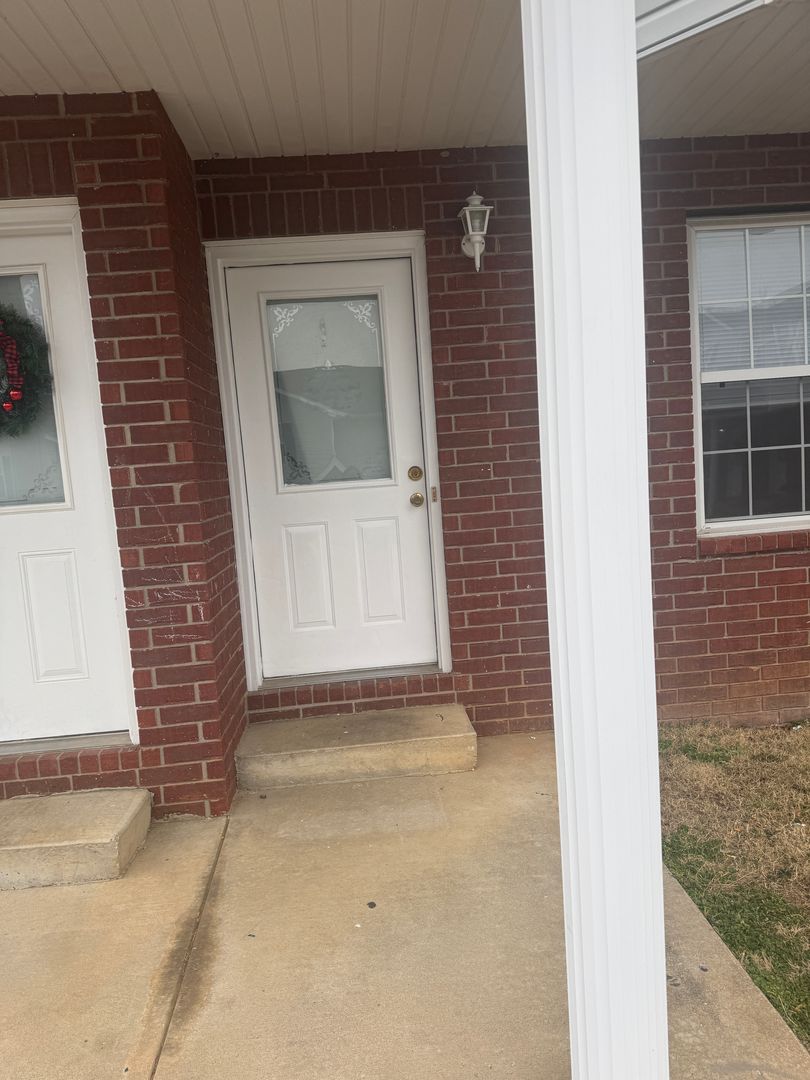 Ozark Apartment: Petrus Circle