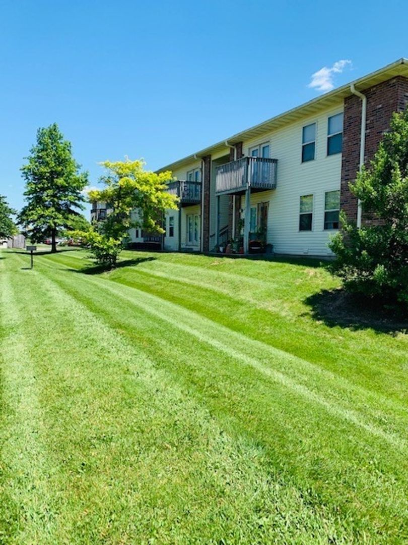 Springfield Apartment: 2712 S.  Ingram Mill Rd.