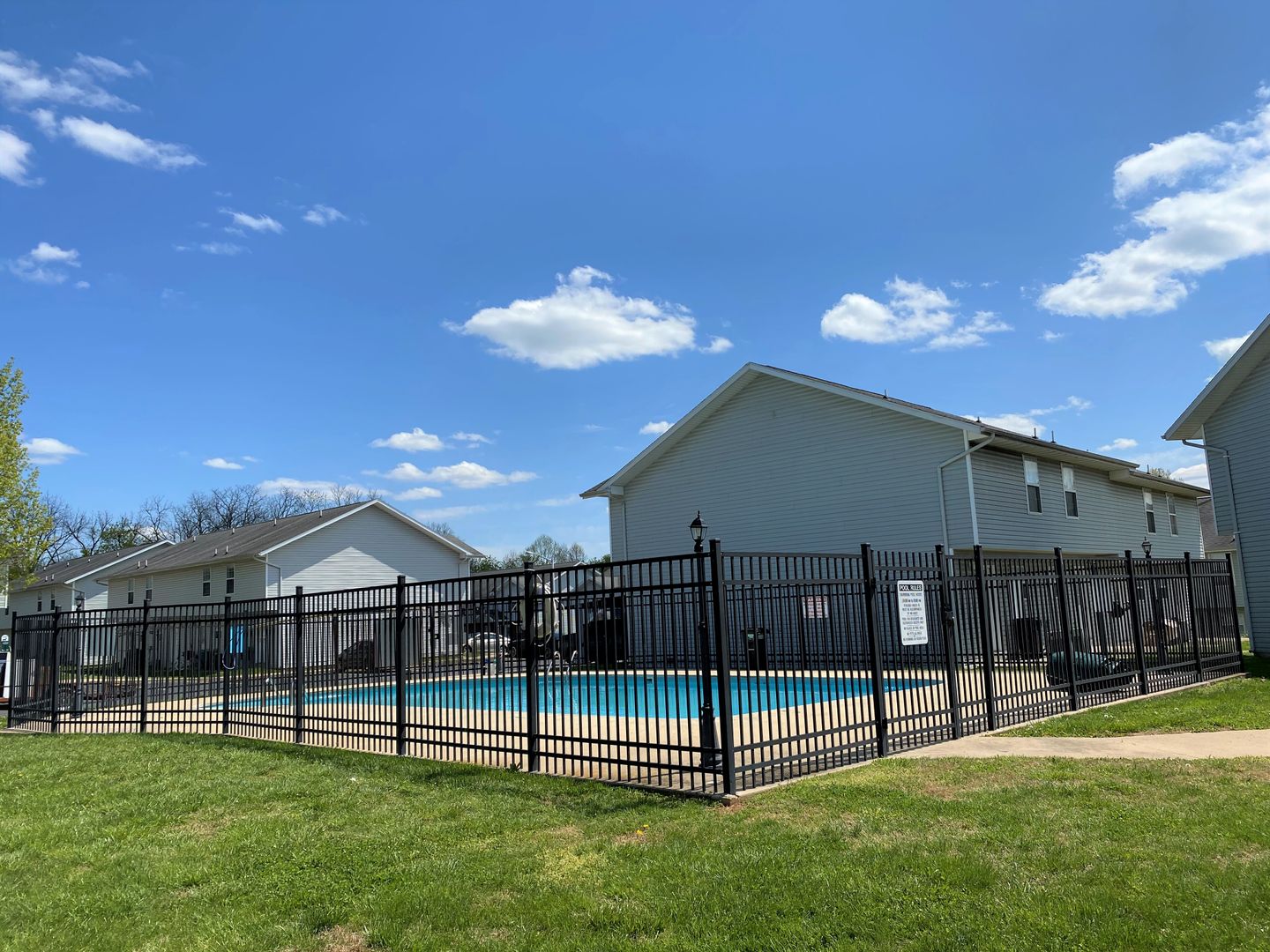 Ozark Apartment: Petrus Circle