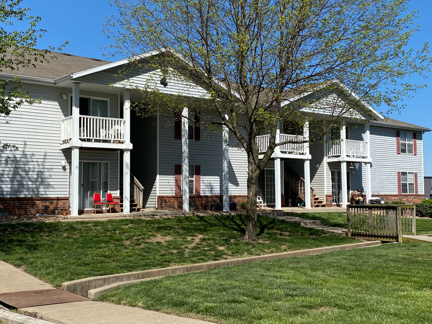 Nixa Apartment: 1869 N Calhoun