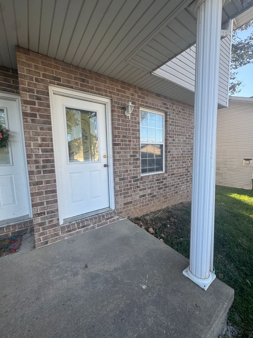 Ozark Apartment: Petrus Circle