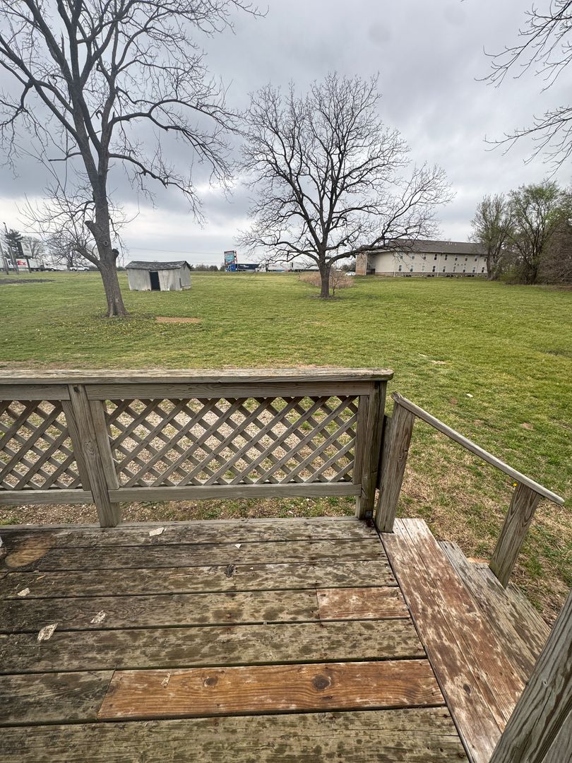 Strafford Apartment: 817 W. Old Route 66 - B