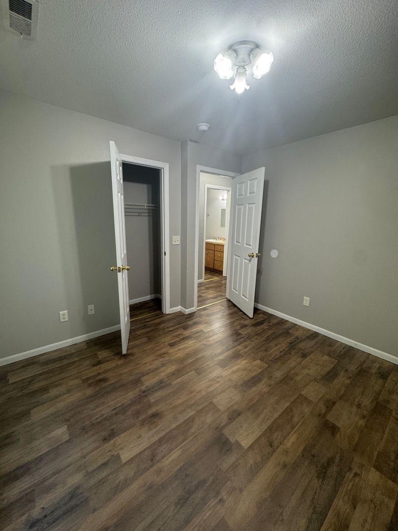 Bolivar Apartment: 281 N Boston Ave