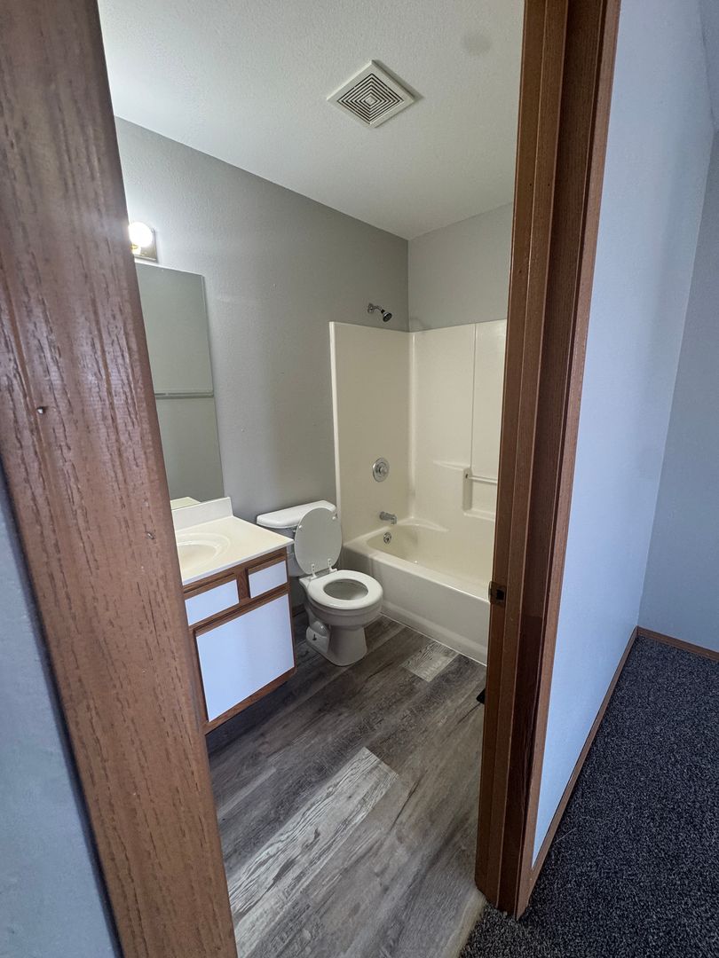 Ozark Apartment: Petrus Circle