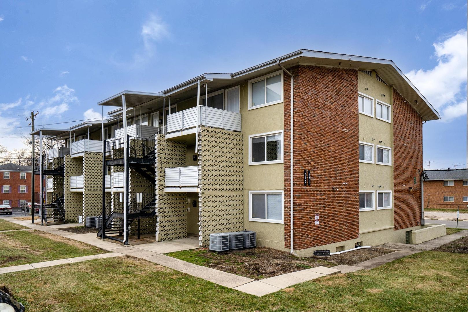 Columbus Apartment: 567-581 Riverview Dr