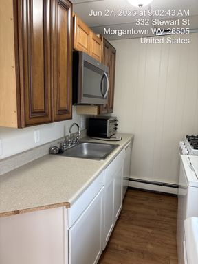332 Stewart St. Apt 3 .... FREE PARKING 4 onsight assigned parking spots, 4 bedroom, 2 bath unit, just a few minutes walk to campus – photo 1