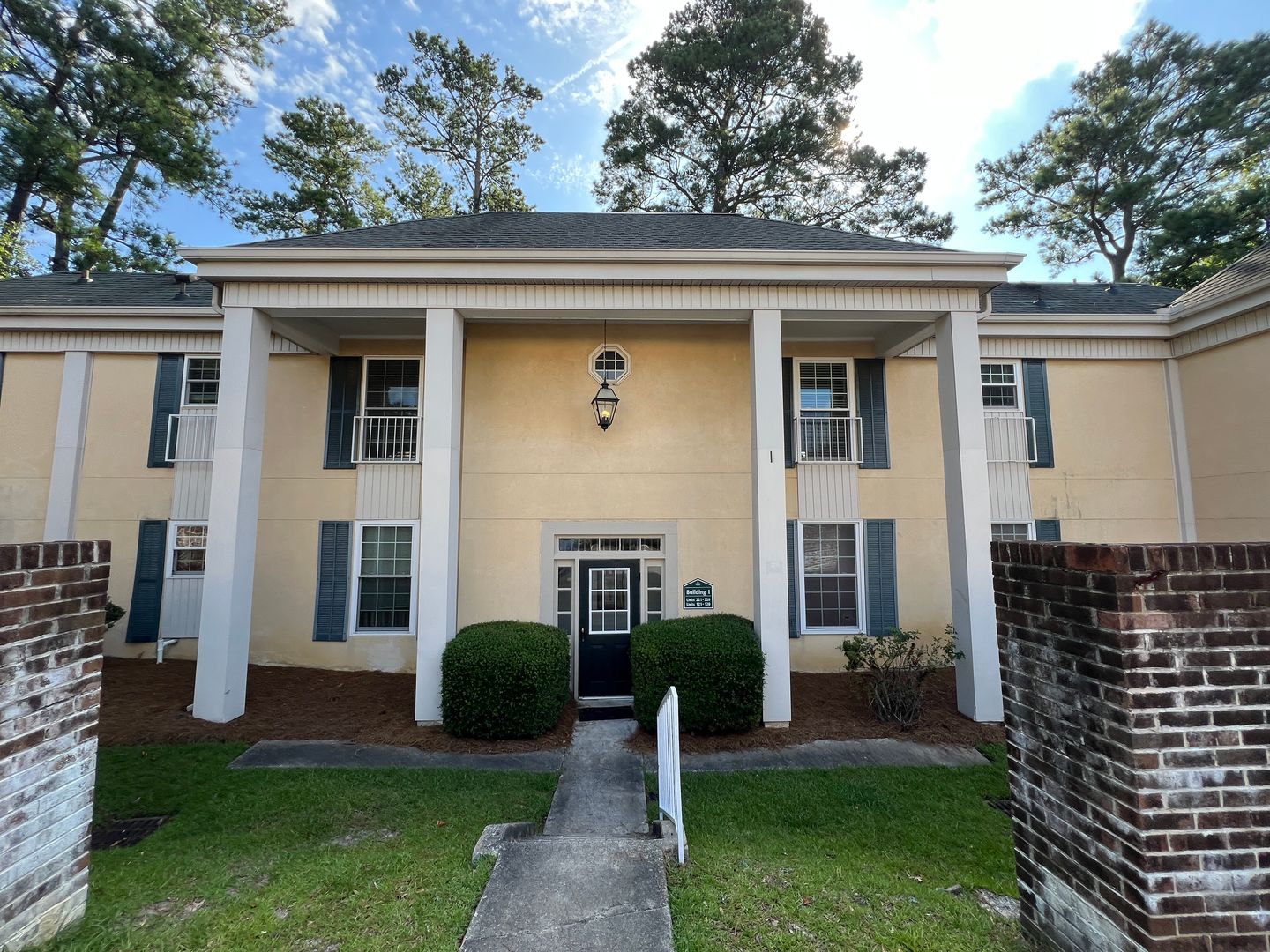 Columbia Condo: 3600 Chateau Drive