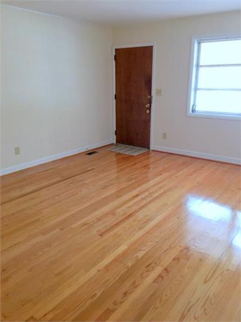 Columbia Townhome: 1112 Brennen Road