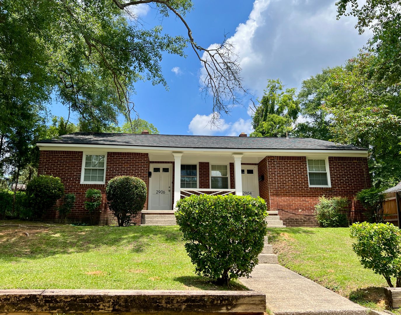 Columbia House: 2906 Lincoln Street