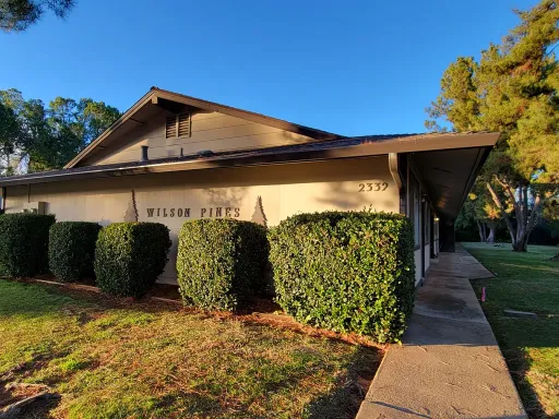 2 Bedroom Apartment w/ Attached Garage – photo 1
