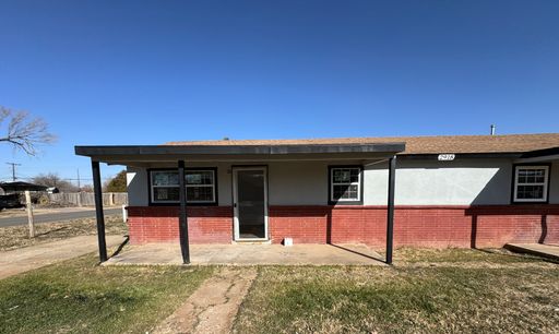Cute duplex in Arnett Benson – photo 1