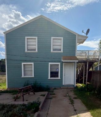 Downstairs Unit One Bedroom Apartment, UTILITIES PAID – photo 1