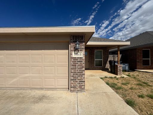 Duplex in Northwest Lubbock – photo 1