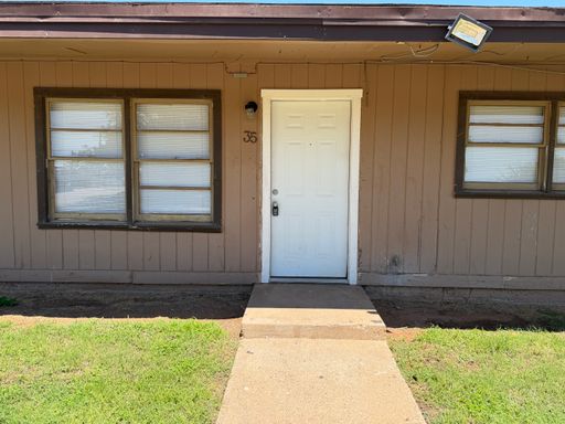 One bedroom in Southeast Central Lubbock – photo 1
