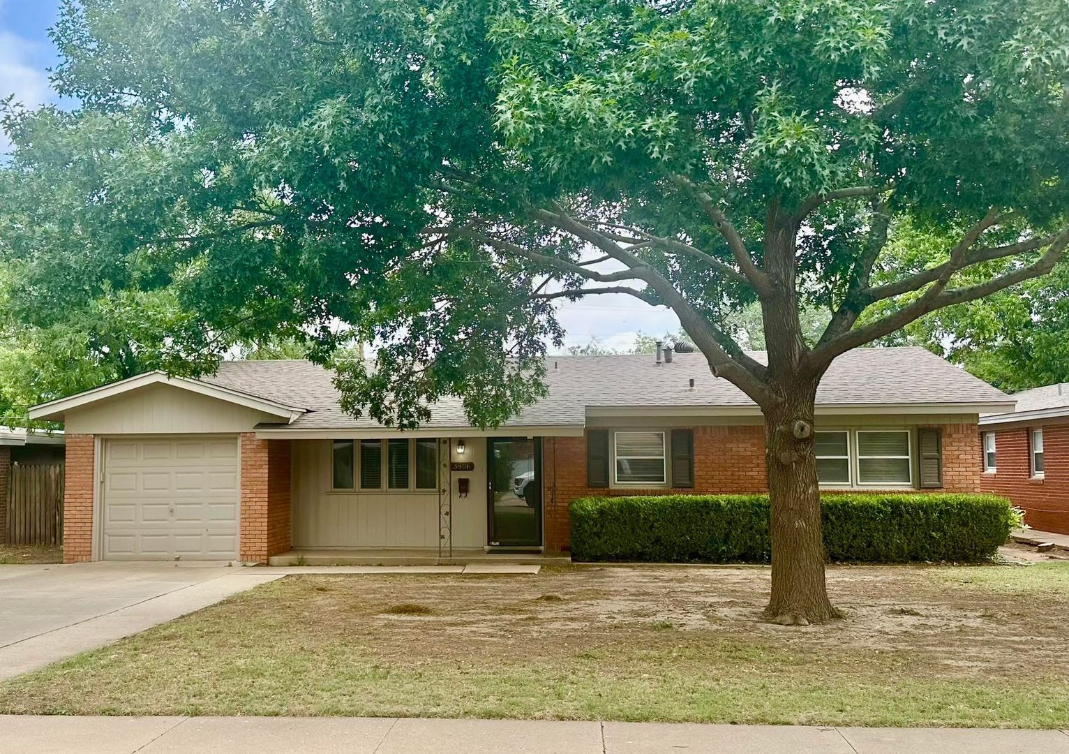 Lubbock House: 3806 26th St