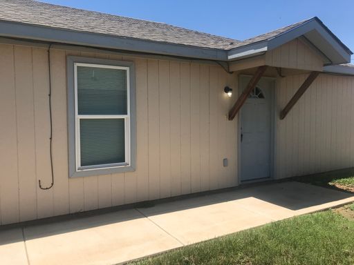 3 BR Duplex located just a few blocks from I-27 – photo 1
