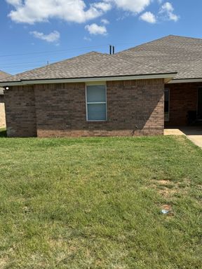 Duplex in Northwest Lubbock – photo 1