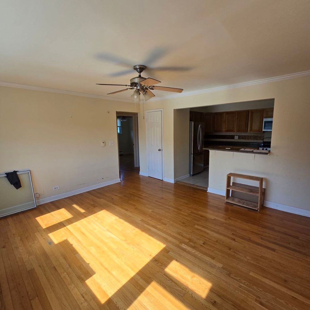 Schiller Park Apartment: 4934 HAROLD AVENUE