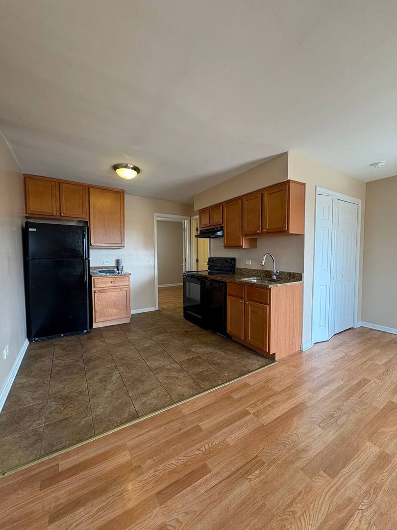 Franklin Park Apartment: 3001 Prairie St, Franklin Park, IL 60131