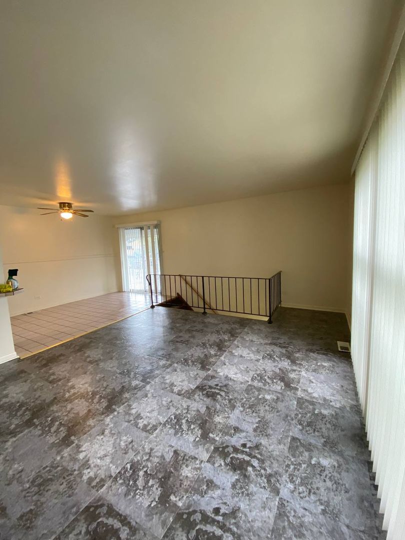 Lynwood House: 20169 Ash Ln