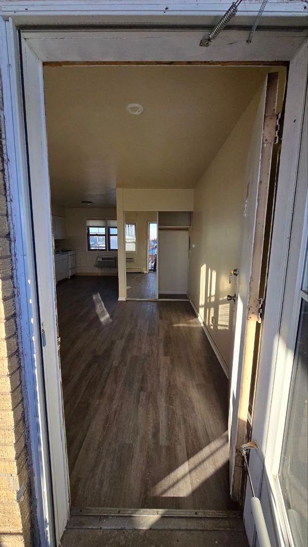 Melrose Park Apartment: 2241 N Mannheim Road