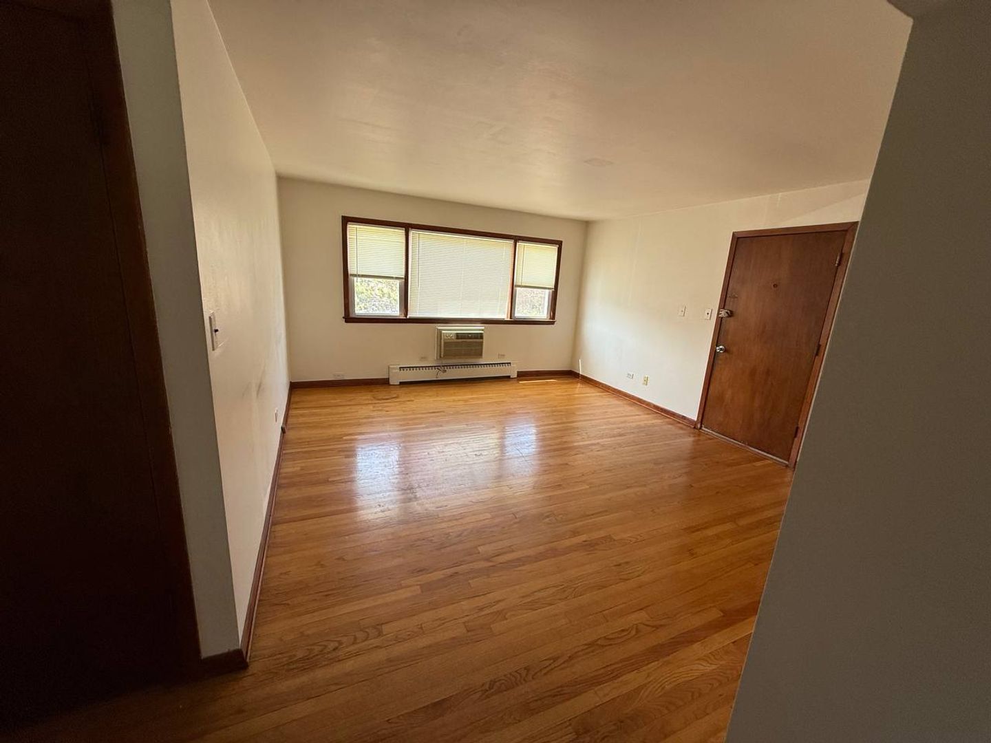 Palatine Apartment: 145 E Palatine Rd