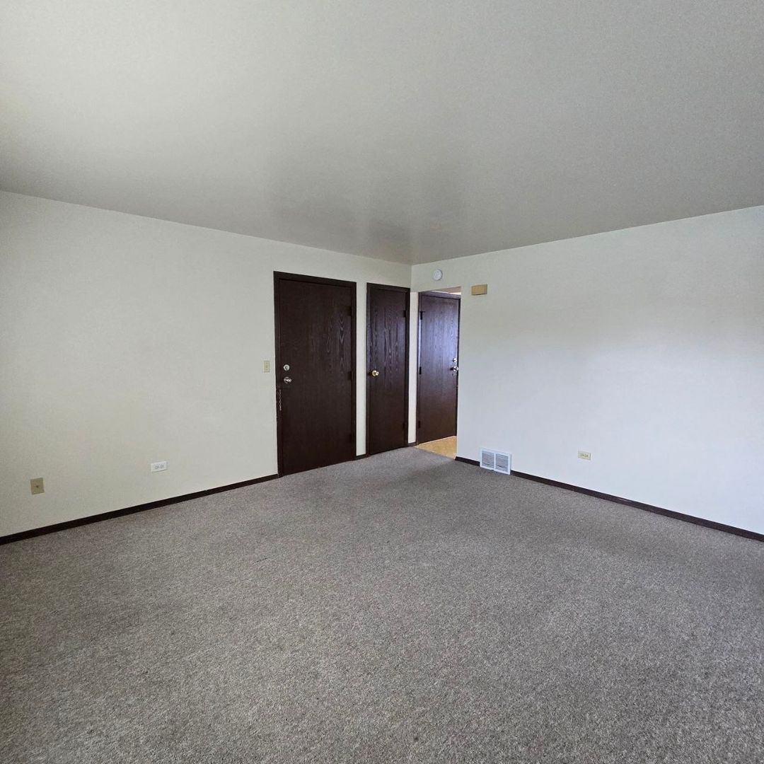 Elgin Apartment: 1016 Manchester Ct, South Elgin Il, 60177