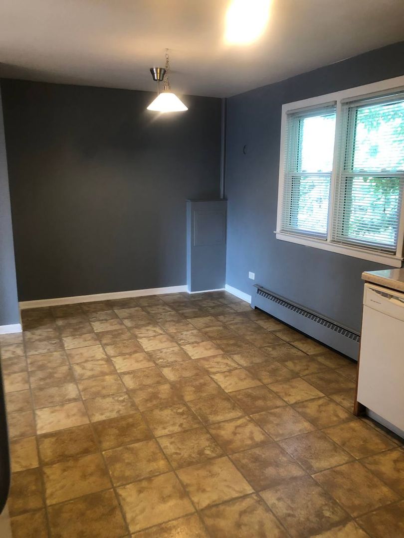 Palatine Apartment: 145 E Palatine Rd