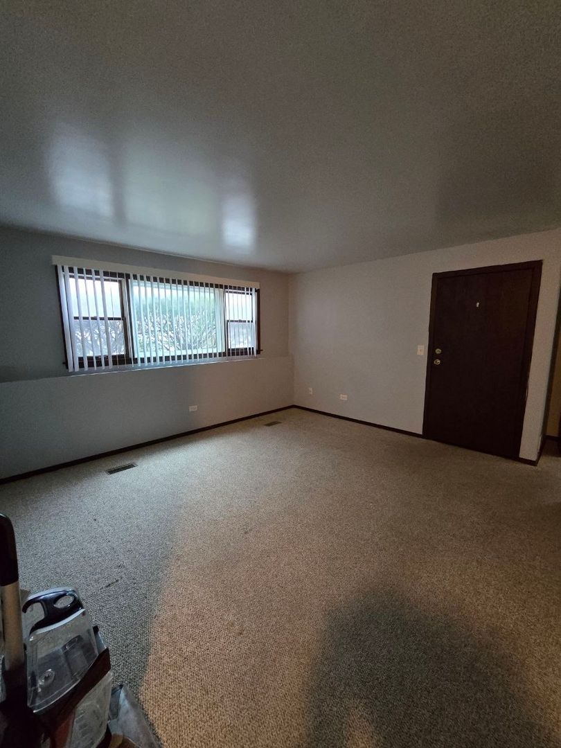 Elgin Apartment: 1016 Manchester Ct, South Elgin Il, 60177